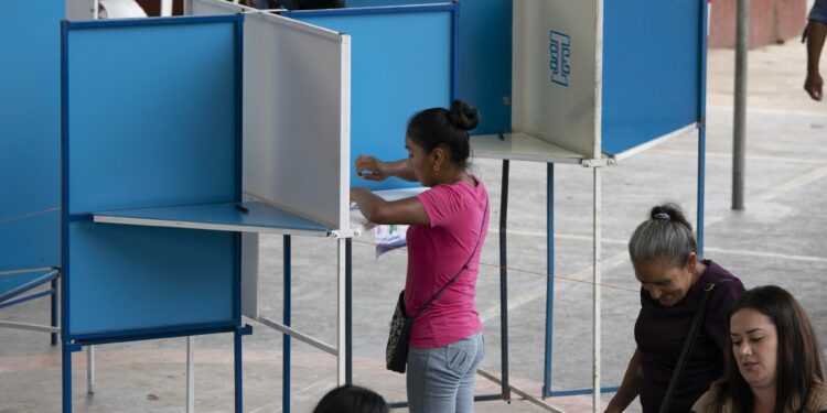 Guatemala y Ecuador en medio de la crisis: Elecciones bajo tensión