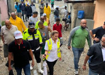 Alcaldesa Carolina Mejía recorre sectores de la capital y responde a necesidades