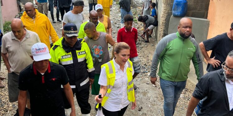 Alcaldesa Carolina Mejía recorre sectores de la capital y responde a necesidades
