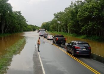 Tránsito vehicular abierto en Autopista Juan Pablo II hacia Samaná