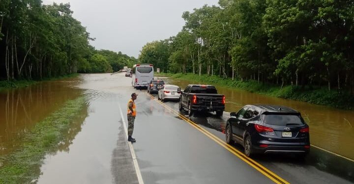 Tránsito vehicular abierto en Autopista Juan Pablo II hacia Samaná