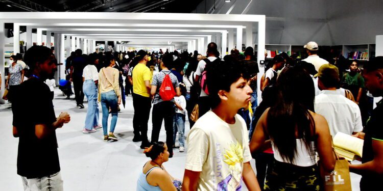 La Feria del Libro ofrece un banquete cultural este domingo