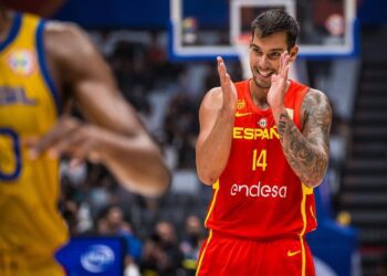 España doblega con firmeza a Brasil y certifica la segunda fase