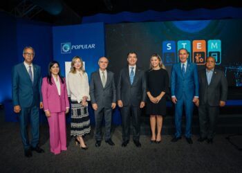 Popular incorpora 55 nuevos becados a su programa de becas