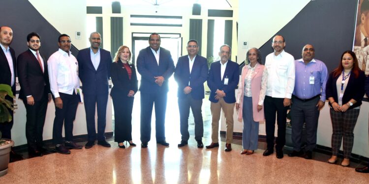 Ministerio de Economía y CNE fortalecen colaboración por energías renovables