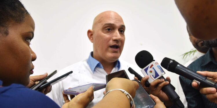 Ministro de Economía enfatiza que no habrá definiciones tributarias en el presente Gobierno