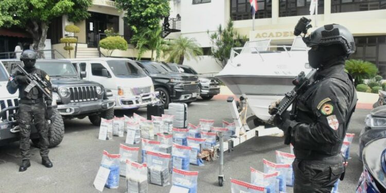 En allanamientos simultáneos ocupan 190 paquetes de presunta cocaína