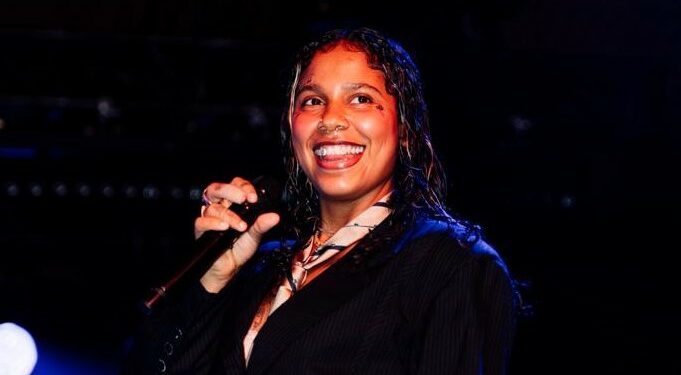 Tokischa gana discos de oro, platino y multiplatino