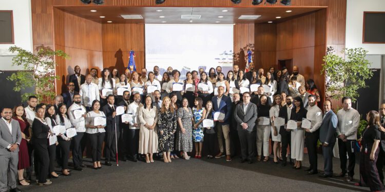 ProDominicana clausura diplomados en Comercio Exterior