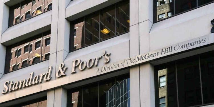 Bancos regionales de EE.UU. continúan recibiendo notas malas de calificadoras