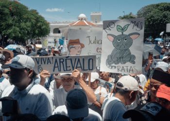 Batalla contra asfixia política al presidente electo de Guatemala