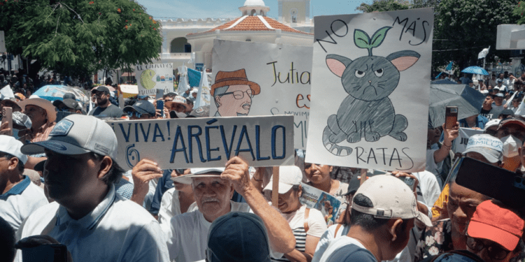 Batalla contra asfixia política al presidente electo de Guatemala