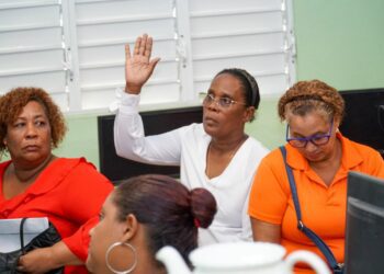 Afirma trabajan para que ningún estudiante de San Luis quede excluido del año escolar