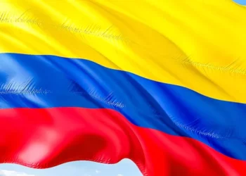 Alcaldes colombianos salen de país por amenazas de grupos armados