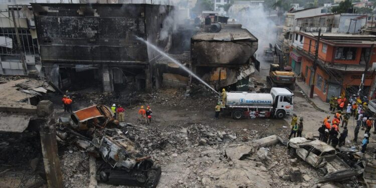 Autoridades detienen a propietarios de empresa vinculada a explosión mortal en San Cristóbal