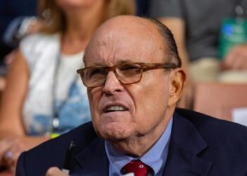 Rudy Giuliani se entrega a las autoridades de Georgia 
