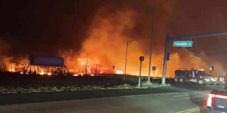 Incendios forestales alimentados por huracán Dora arrasan la isla Maui
