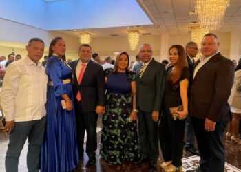 Presentan proyecto de torre de lujo en encuentro de puertoplateños en Nueva York