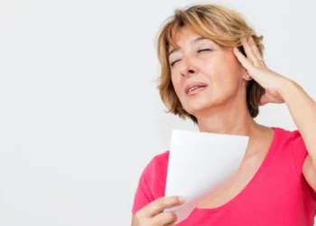 Nueva investigación revela vínculo entre la menopausia y la fibrilación auricular en mujeres