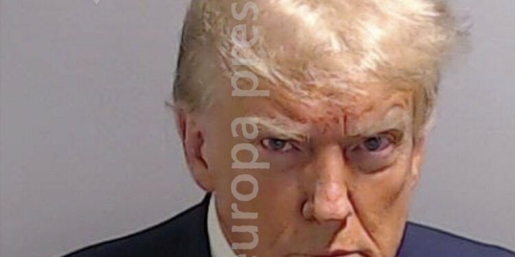 Trump convierte su ficha policial en recurso de marketing de campaña