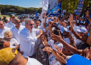 Abinader llama a la oposición a unirse en defensa de intereses de la nación