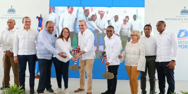 Presidente Abinader inaugura obras; sigue impulsando el desarrollo y progreso del sur