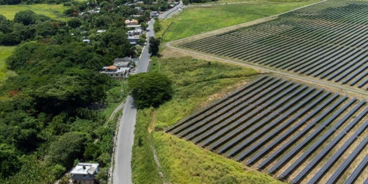 Proyectos de energía renovable impactan comunidades y áreas protegidas en República Dominicana