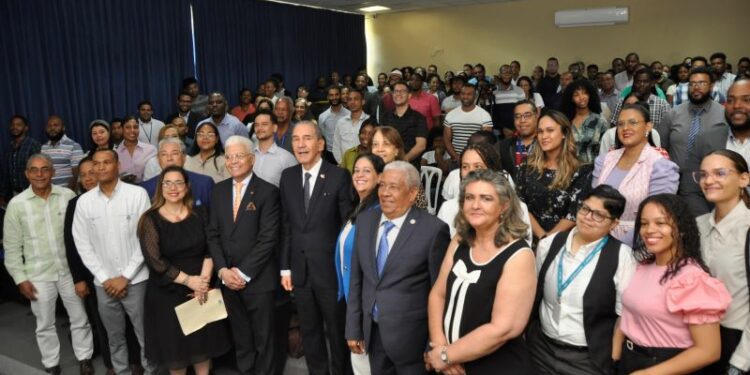 MESCYT anuncia más capacitación para maestros del programa Inglés de Inmersión