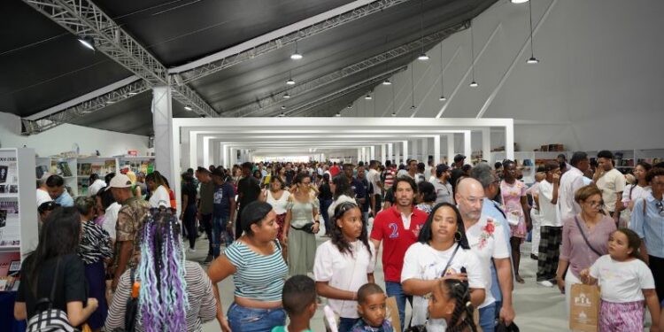 Reportan cifras récord en las ventas de librerías en la Feria Internacional del Libro 2023
