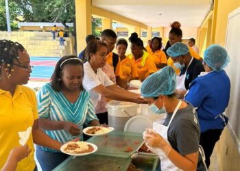 Estudiantes de PREPARA comienzan a recibir alimentación escolar los fines de semana