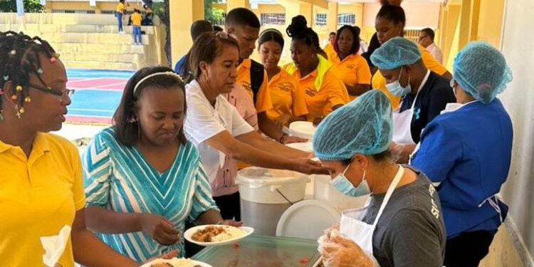 Estudiantes de PREPARA comienzan a recibir alimentación escolar los fines de semana