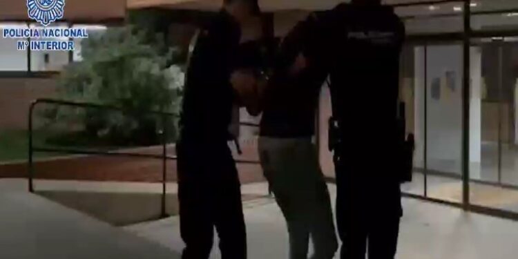 Se entrega dominicano presunto autor de muerte de una mujer en Madrid