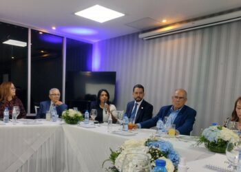 Superintendente salud considera locura pedido sociedades médicas