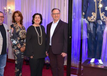 Celia Cruz: Su vestido emblemático ilumina el Teatro Nacional de Santo Domingo