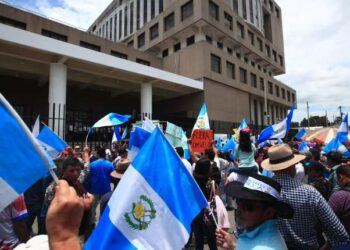 Manifestantes en Guatemala exigen la renuncia de altos cargos del Ministerio Público tras acusaciones