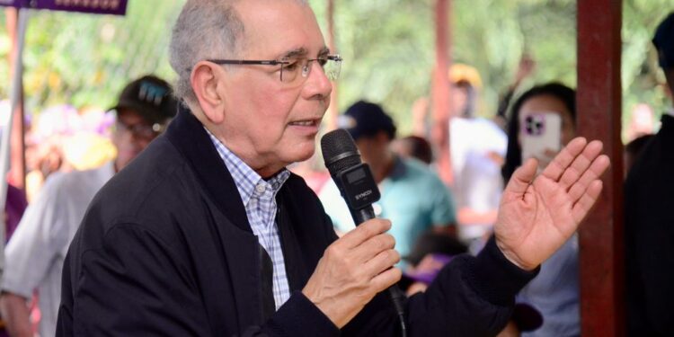 Danilo Medina critica los apagones: “Dejamos un país totalmente iluminado”