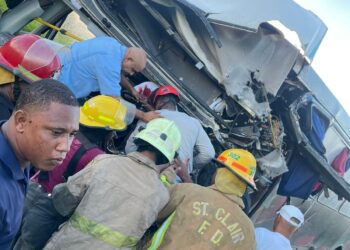 Trágico accidente en Verón: asistencia inmediata del 9-1-1; tres fallecidos 11 heridos