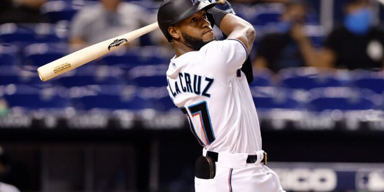 Bryan De La Cruz lidera la remontada de los Marlins con un jonrón en el octavo episodio