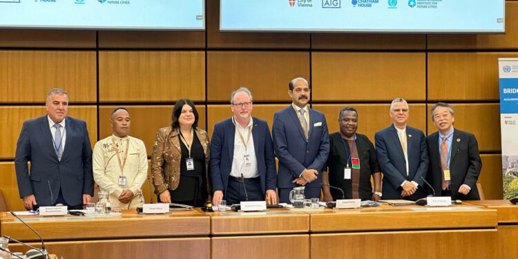 Alcalde Santo Domingo Este habla en Viena sobre educación para la niñez