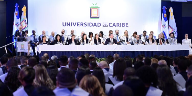 UNICARIBE inviste 437 nuevos profesionales en su XLIX graduación ordinaria
