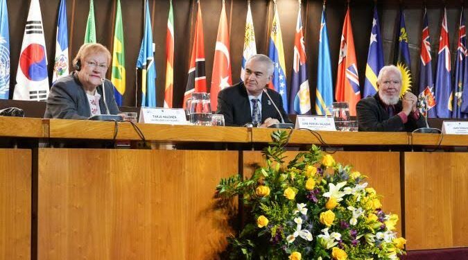 Tarja Halonen destaca la importancia de reducir desigualdades en conferencia en la CEPAL