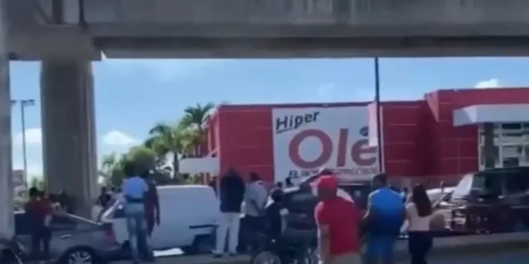 Trágico suceso en Supermercado Olé de Villa Mella: Dos vigilantes ejecutados