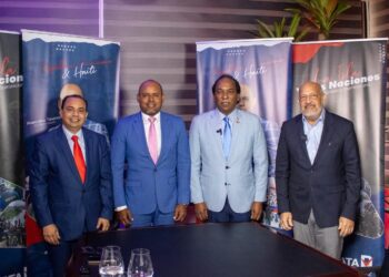 Panel propone soluciones crisis con Haiti