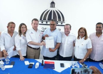 Gobierno entrega más de 54 millones de pesos a comerciantes y detallistas de la frontera