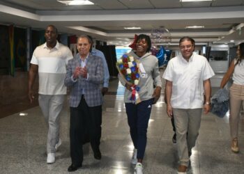 Dan bienvenida a Marileidy Paulino, campeona mundial en los 400 metros planos