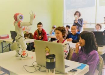 Inteligencia artificial en aulas debe ser para mayores de 13 años