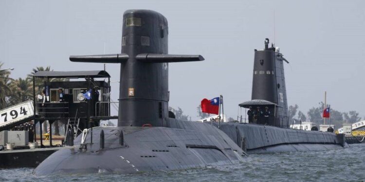 Taiwán presenta su primer submarino de fabricación local en pleno aumento de la tensión con China