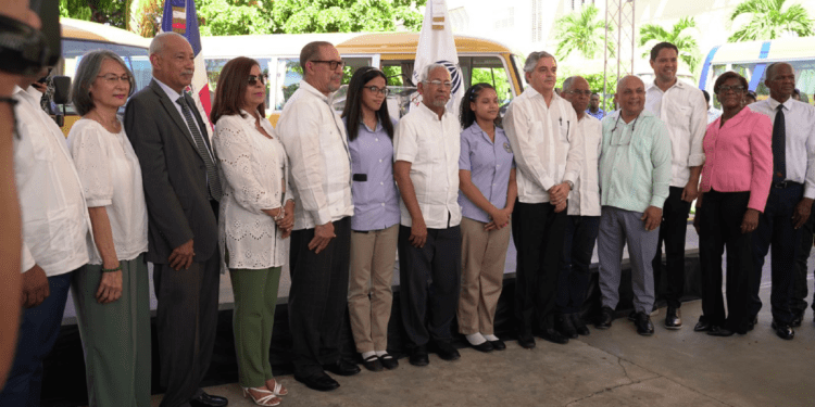 Comienza el Transporte Estudiantil con 220 autobuses en el Gran Santo Domingo