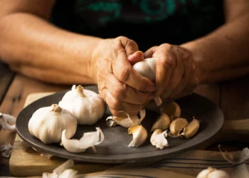 Cómo acabar con el aliento a ajo: El  yogur natural puede hacerlo