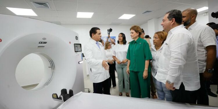 Gobierno deja iniciada construcción unidades hemodiálisis y pie diabético en Neyba